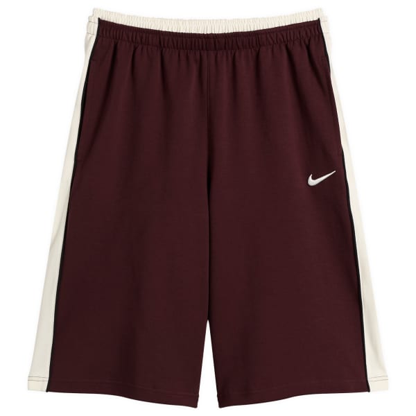

Спортивные шорты Nike, мультиколор