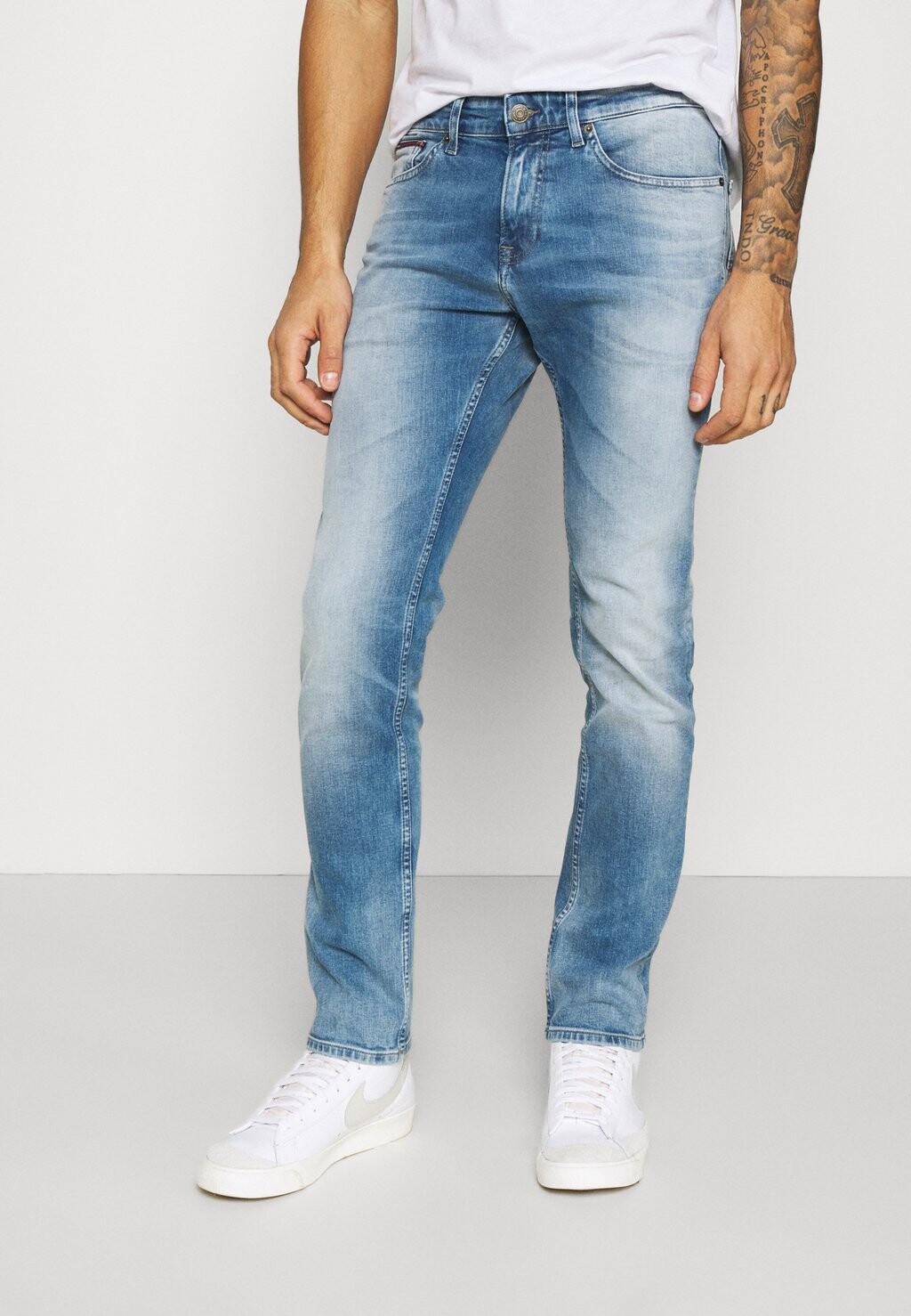 

Джинсы приталенного кроя SCANTON SLIM Tommy Jeans, Уилсон светло-синий