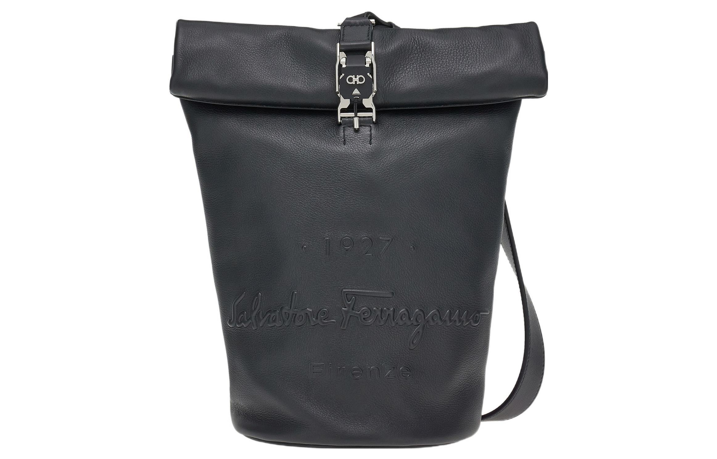 

Ferragamo Сумка через плечо мужская из натуральной зерненой кожи Seaman Bag, черная