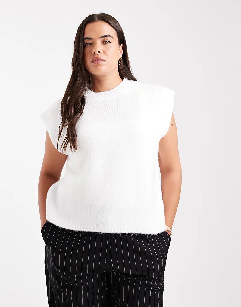 

Майка-топ ASOS DESIGN Curve с объемными плечами кремового цвета