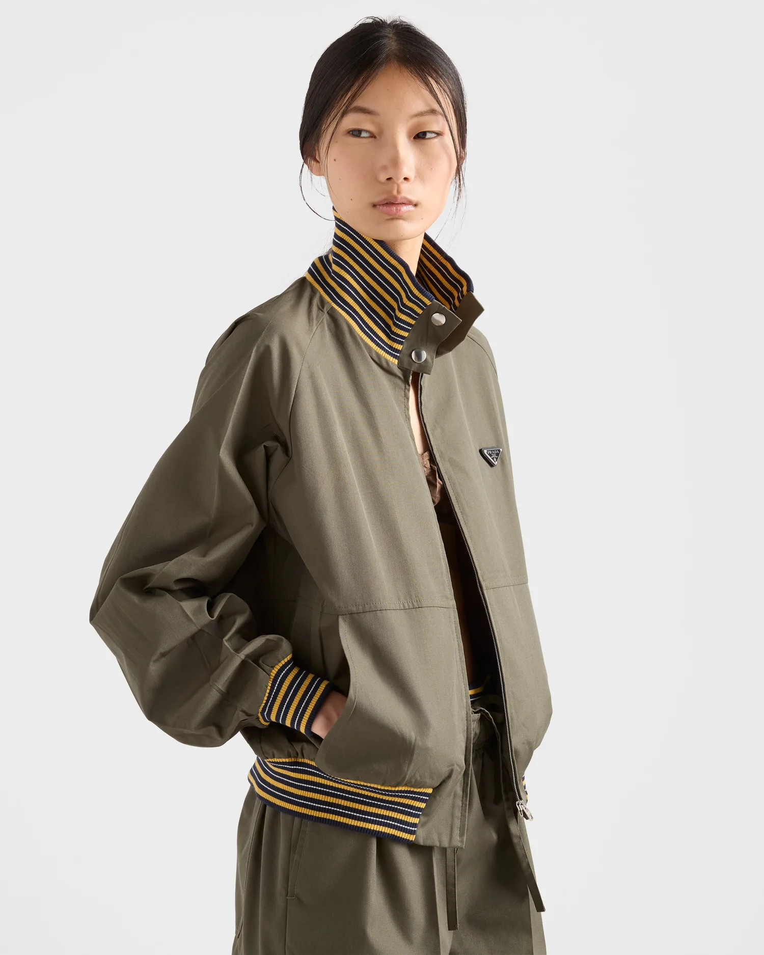 Куртка с воротником-гольф из поплина Prada, хаки — фото 3