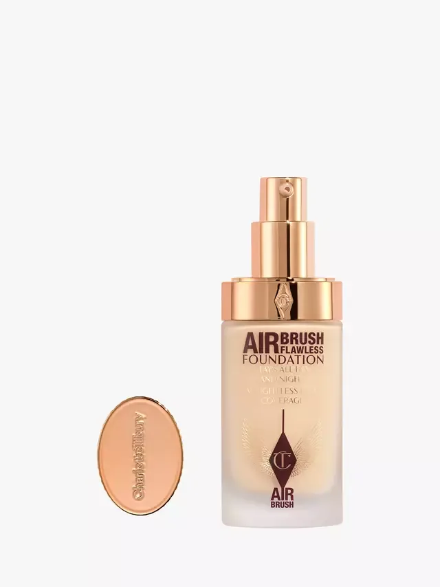 Безупречная тональная основа, нанесенная аэрографом Charlotte Tilbury, 3 Warm
