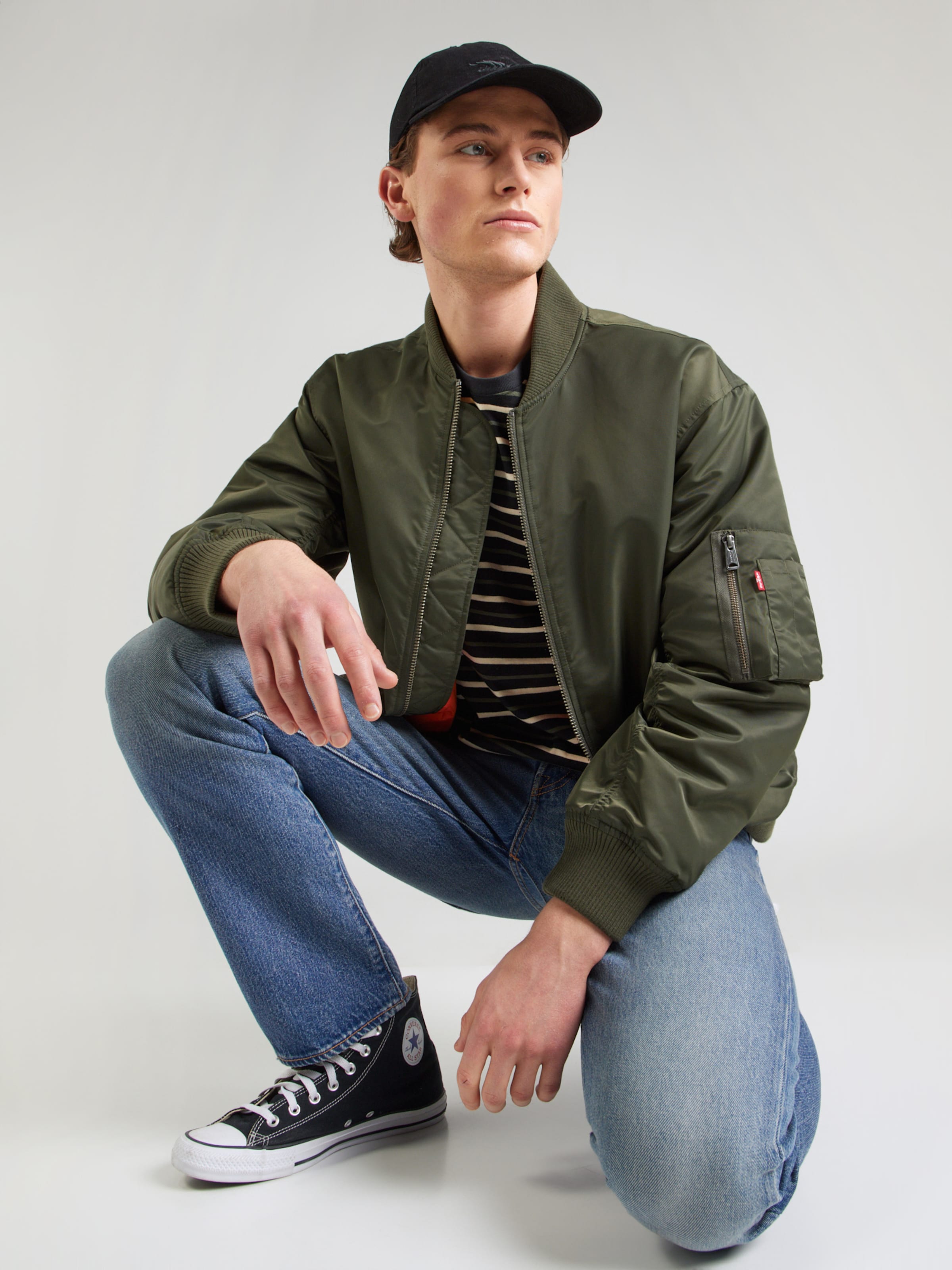 LEVI'S  Куртка межсезонная 'Bomber Jacket' в цвете Olive — фото 3