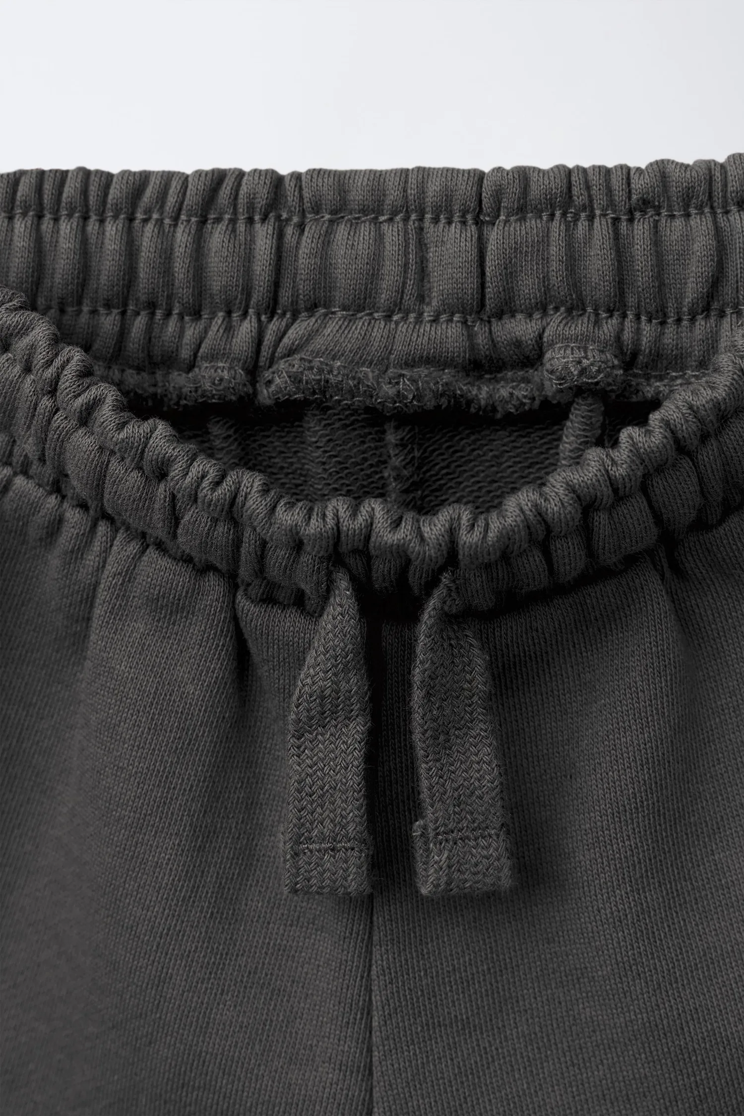 Комплект из спортивной футболки и шорт-бермуд от label Zara, черный — фото 4