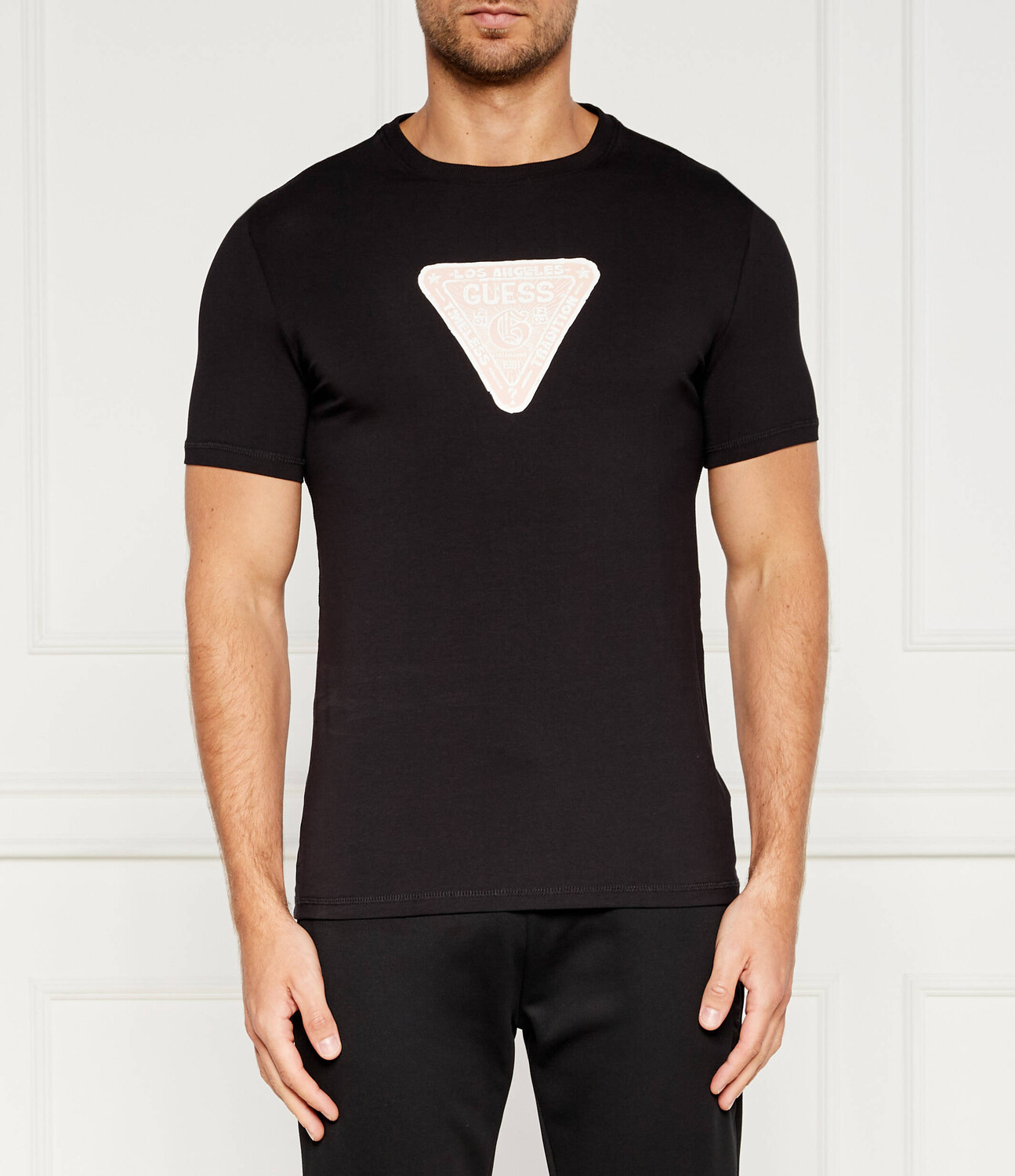 

Футболка GUESS Slim Fit, черный