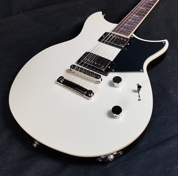 

Электрогитара Yamaha RSS20 Revstar Standard, 2 Alnico V Humbucking Pickups, Vintage White W/ Bag