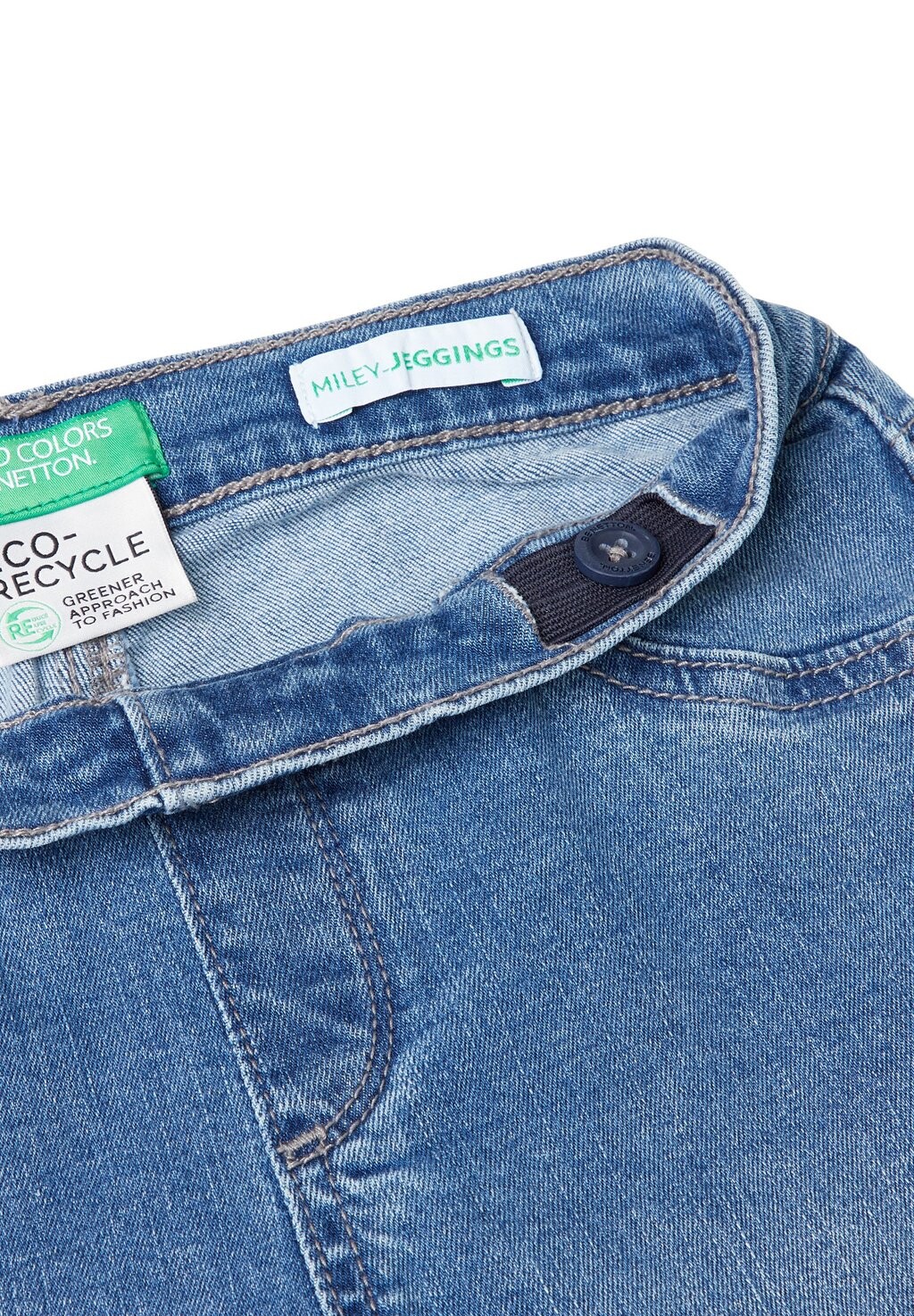 

Джинсы облегающего кроя STRETCH MOCK FRONT POCKETS ADJUSTABLE WAIST WITH INSIDE ELASTIC AND BUTTONS EMBROIDERED LOGO ON RIGHT BACK POCKET STONE WASHED United Colors of Benetton, синий