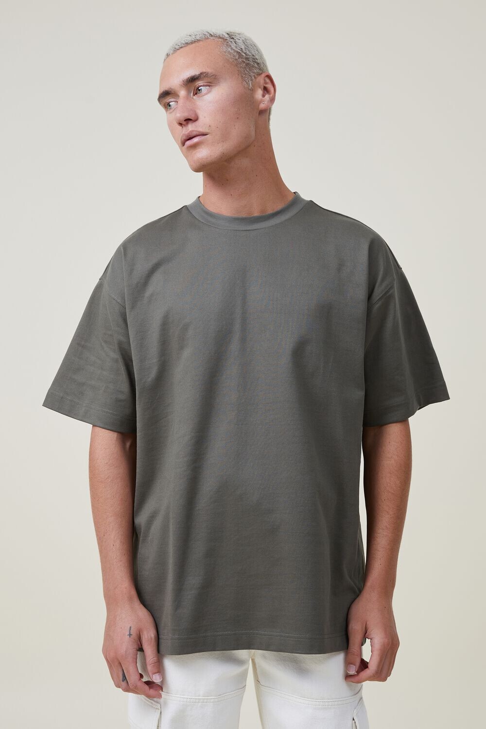 

Простая футболка Box Fit Cotton On