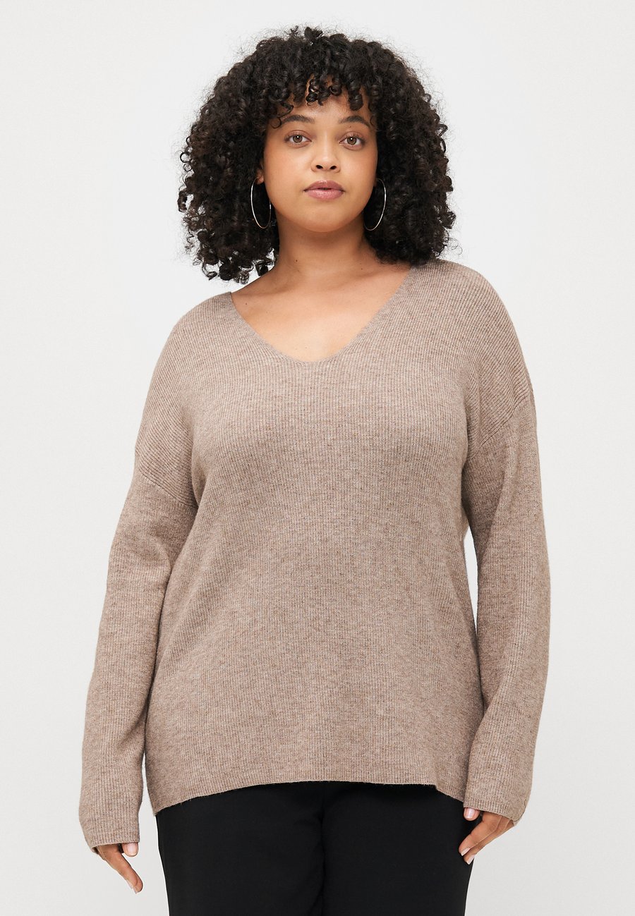 

Джемпер ONLY Carmakoma CARIBI LOOSE V NECK , Fungi Melange/Taupe