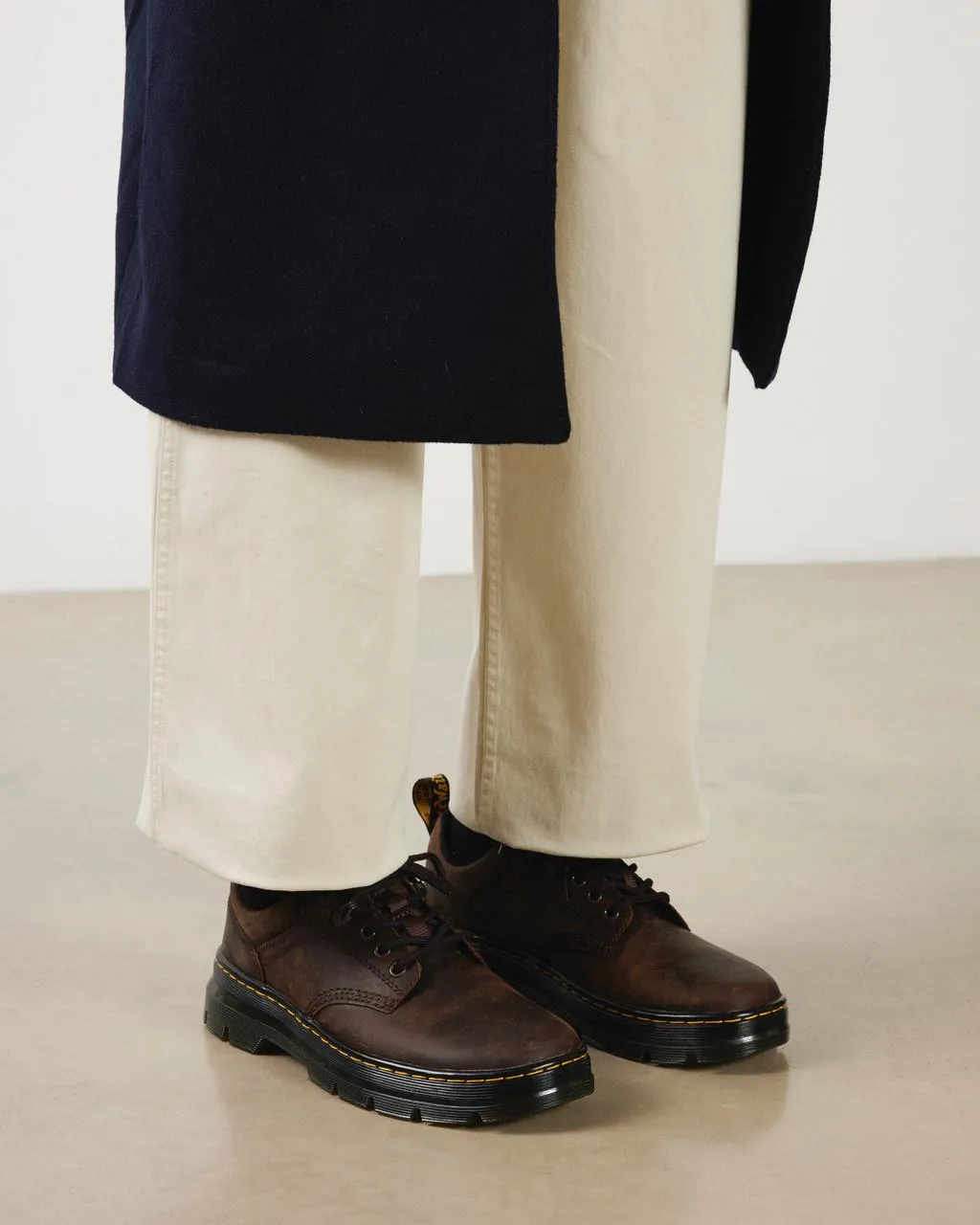 Кожаные туфли Dr. Martens Reeder Crazy Horse, цвет Dark Brown — Crazy Horse — фото 2