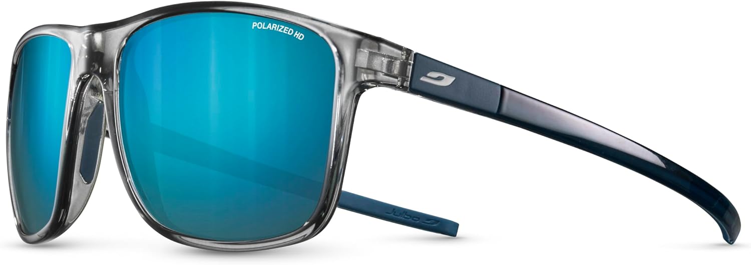 

Солнцезащитные очки Julbo The Streets Lifestyle, унисекс. Резиновые дужки и носовые упоры. Защита от УФ 100%. Цвет: Translucent Gray / Blue Frame, линзы Green W/ Multilayer Blue Mirror (Spectron 3 Polarized Hd)