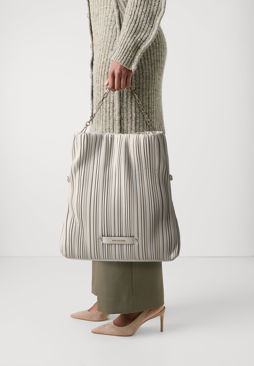 

Сумка-тоут KUSHION FOLDED TOTE KARL LAGERFELD, кремовый