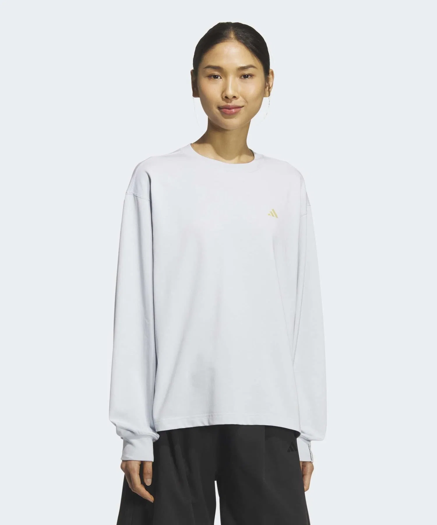 Женская футболка Adidas Essentials с логотипом свободного кроя тёмно-синяя