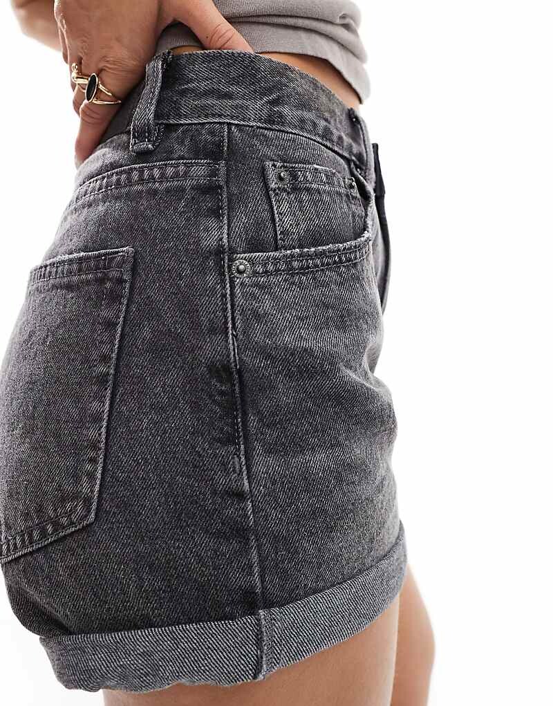 

Pull&Bear – Джинсовые шорты Mom Fit серого цвета