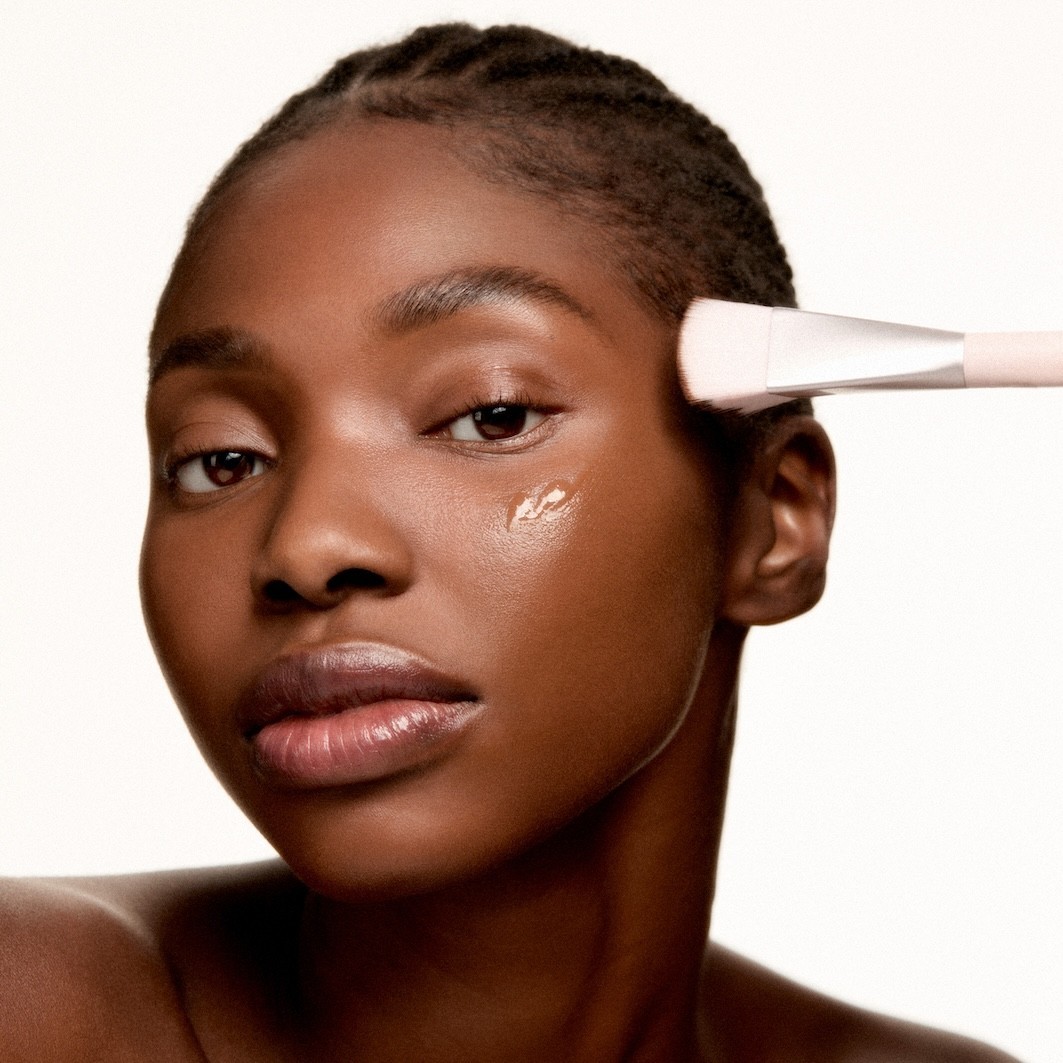 Кисть для лица skin tint brush Kylie Cosmetics, количество 1 шт. — фото 3