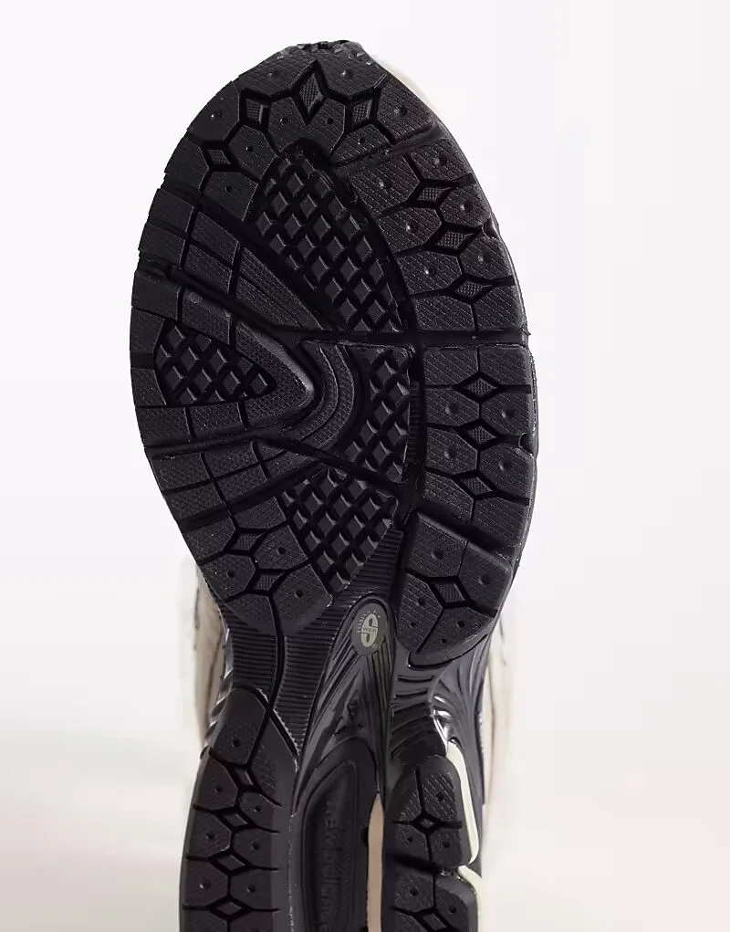 Кроссовки New Balance 2002R цвета тауп — фото 4
