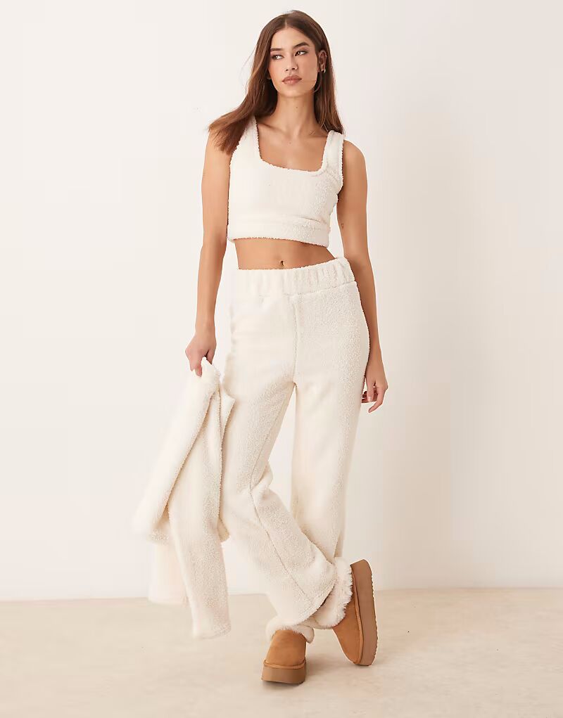 

Широкие брюки-джоггеры New Look Co-ord Sherpa кремового цвета