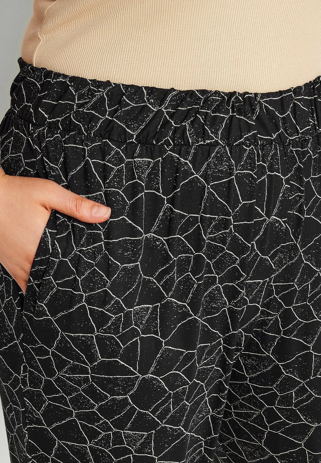 

Спортивные штаны GEOMETRIC CROPPED JOGGERS Yours Clothing, черный