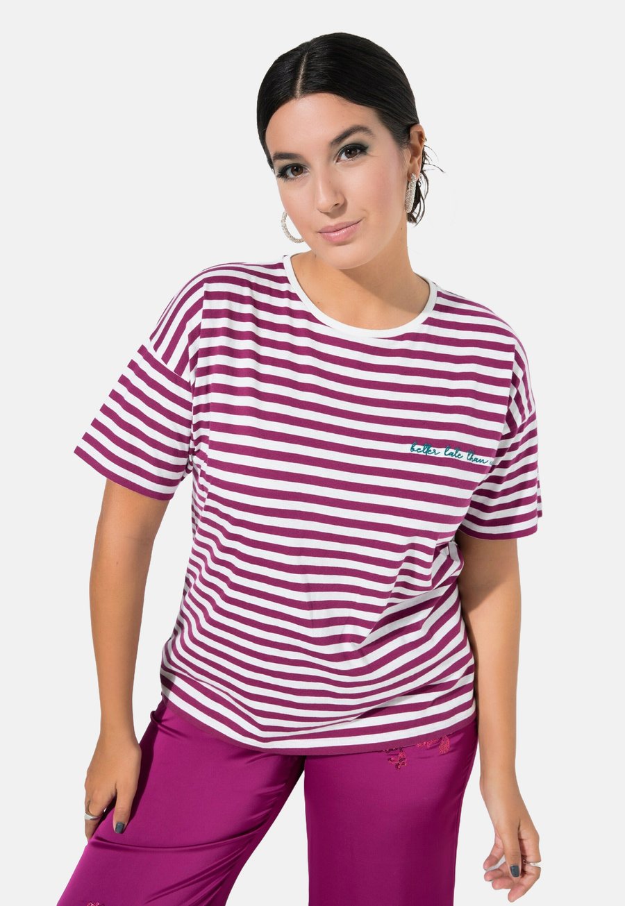 

Футболка Studio Untold STRIPED CITY EMBROIDERED SHORT SLEEVE, Blackberry/Berry, Черный, Футболка Studio Untold STRIPED CITY EMBROIDERED SHORT SLEEVE, Blackberry/Berry