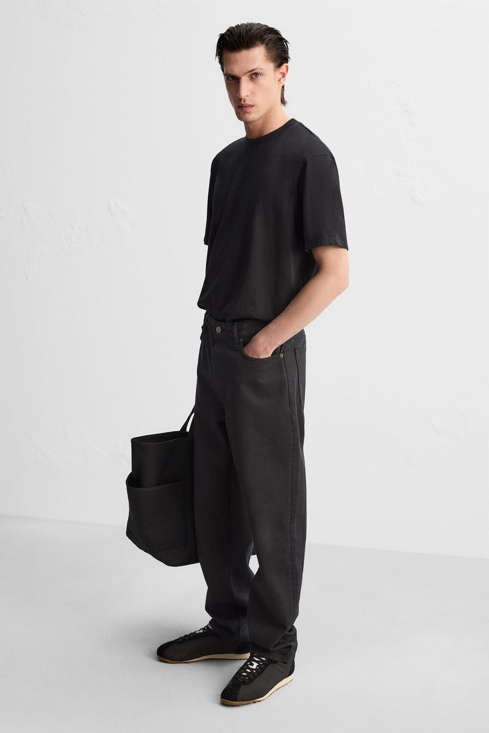 

Ретро кроссовки ZARA, черный
