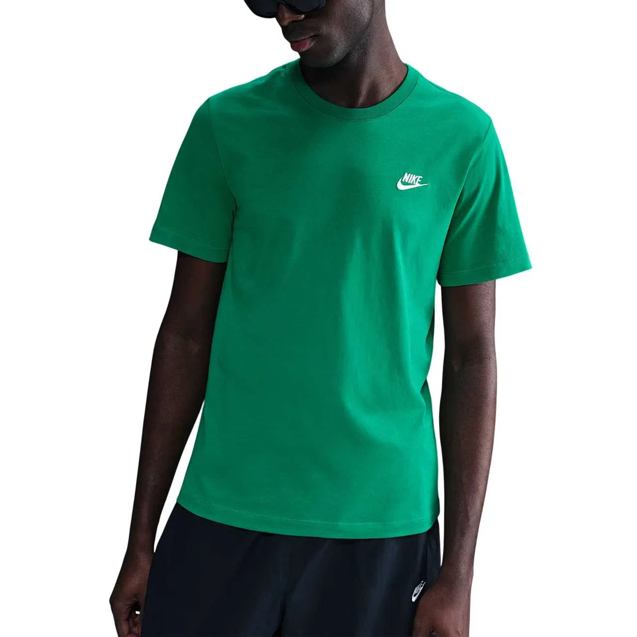 Футболка Nike Sportswear Club зеленая