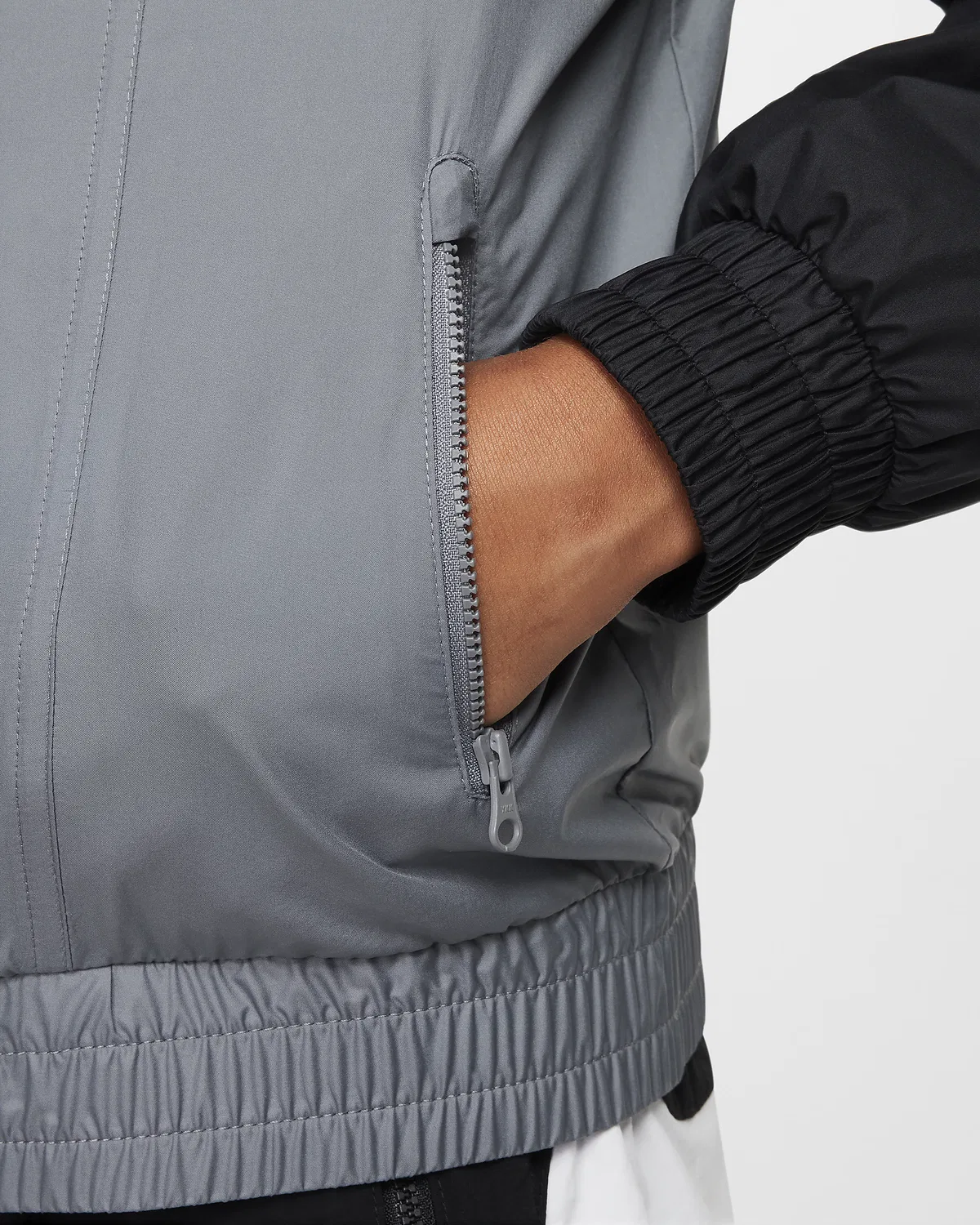 Детская куртка с капюшоном Nike Sportswear Windrunner Repel, White/Smoke Grey/Black/Black — фото 4