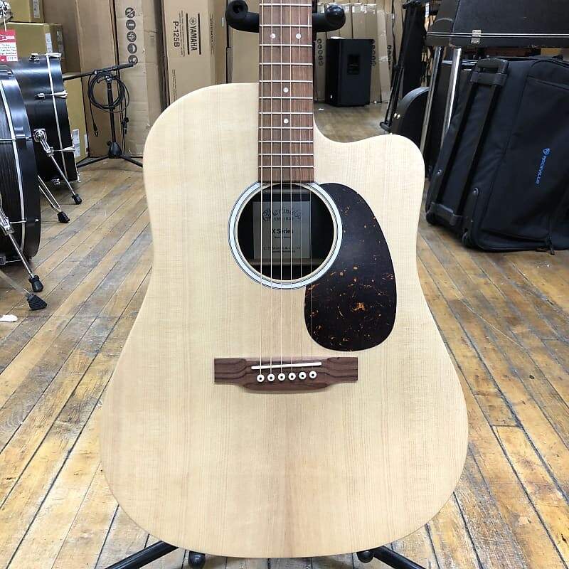 

Акустическая гитара Martin DC-X2E Rosewood Sitka Spruce/Rosewood Dreadnought Acoustic-Electric w/Padded Gig Bag