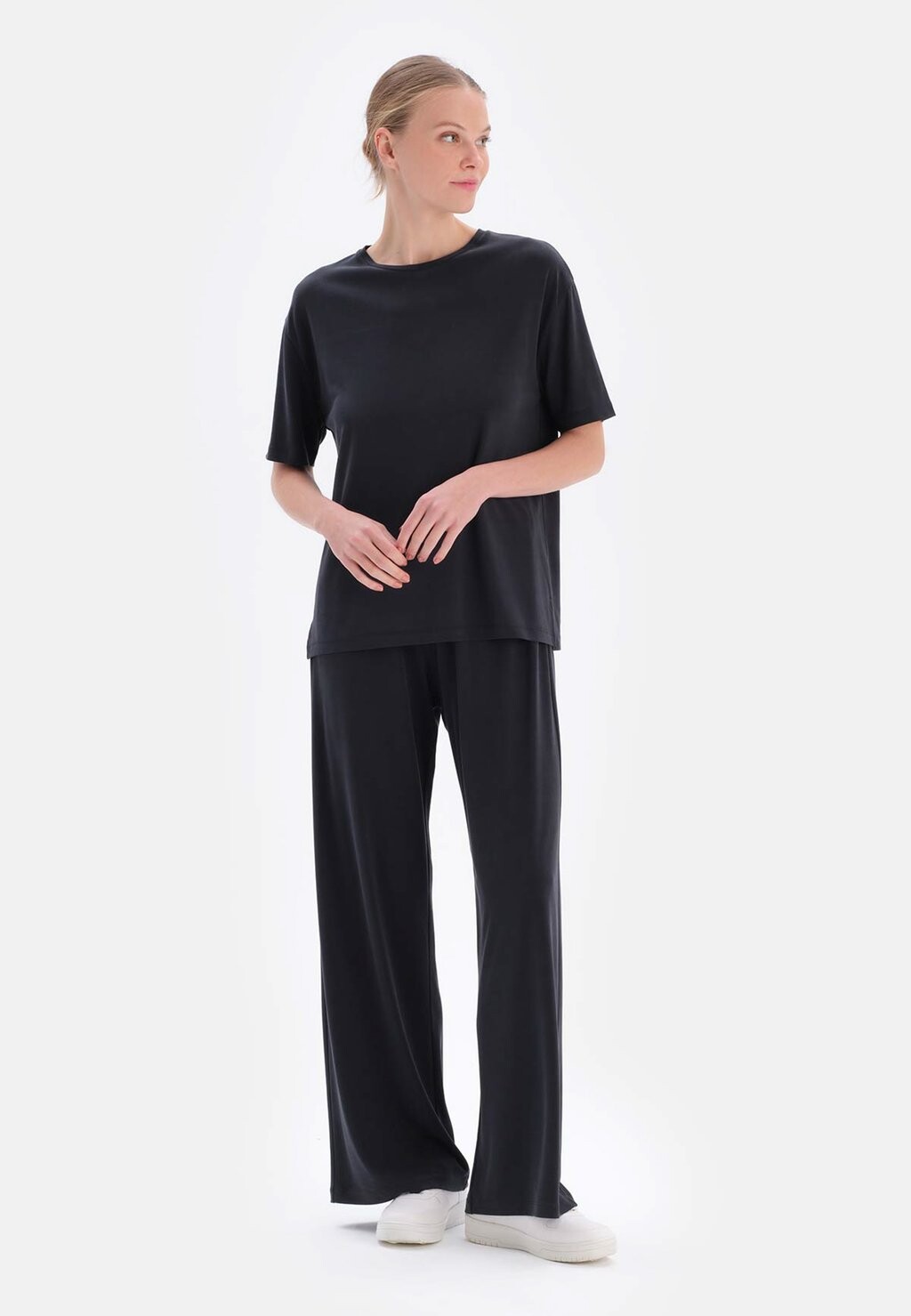 

Базовая футболка SHORT SLEEVE CREW NECK REGULAR DAGI, черный