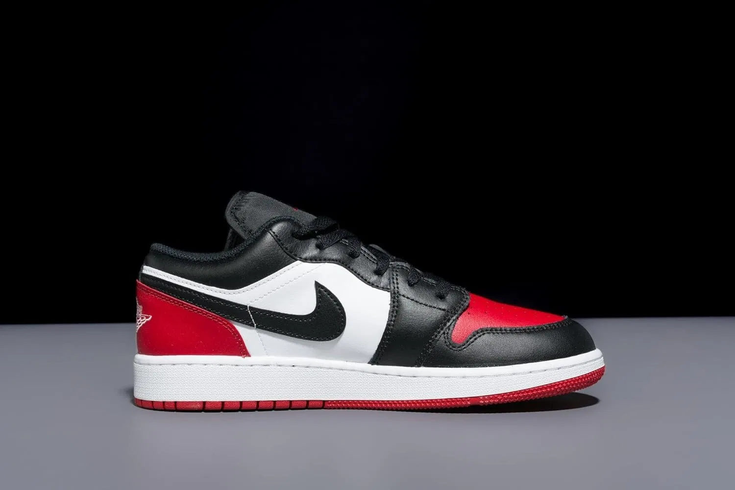 Кроссовки Air 1 Low, Jordan, Big Kid, White Varsity Red White Zwart — фото 3