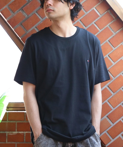 

Футболка с коротким рукавом и круглым вырезом TOMMY HILFIGER, черный