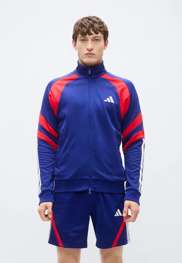 Куртка тренировочная Adidas Sportswear Tiro, цвет таинственные чернила/чистый рубин/белый