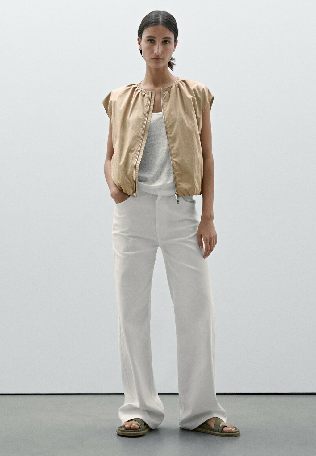 

Жилет WITH RUFFLE DETAIL Massimo Dutti, бежевый