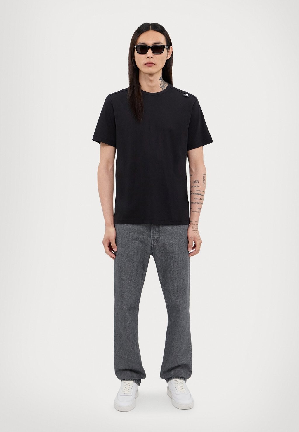

Принт на футболке EA7 Emporio Armani, черный