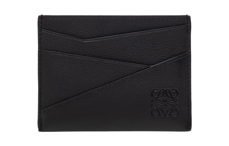 

Логотип с тиснением на кардхолдере LOEWE