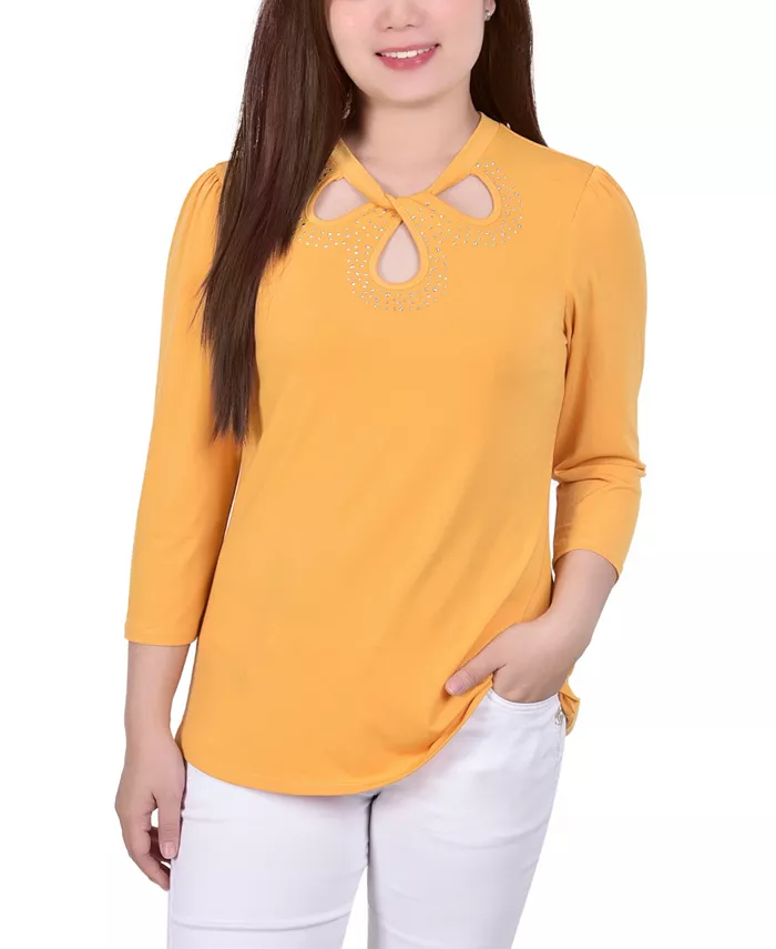 

Повседневный топ с 3/4 рукавом и кружевной вставкой Petite, отделанный шипами NY Collection, желтый