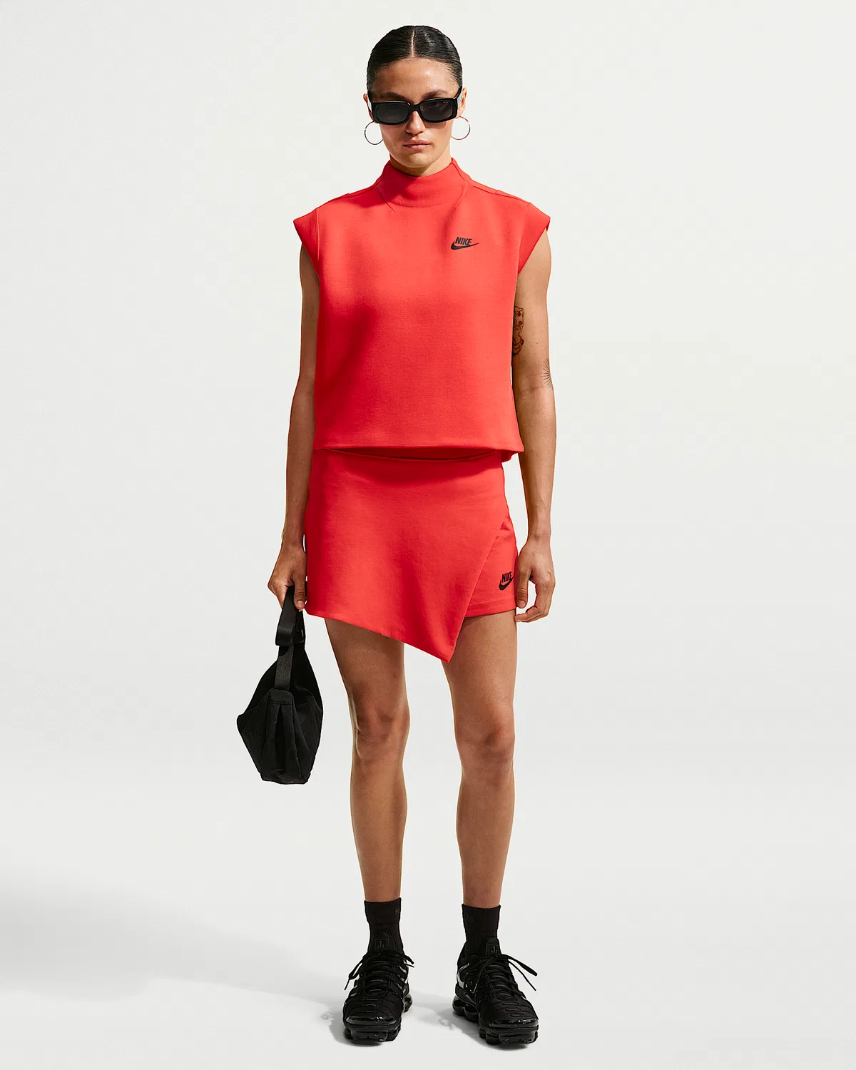 Женский топ с коротким рукавом Nike Sportswear Tech Fleece, Light Crimson/Black — фото 4
