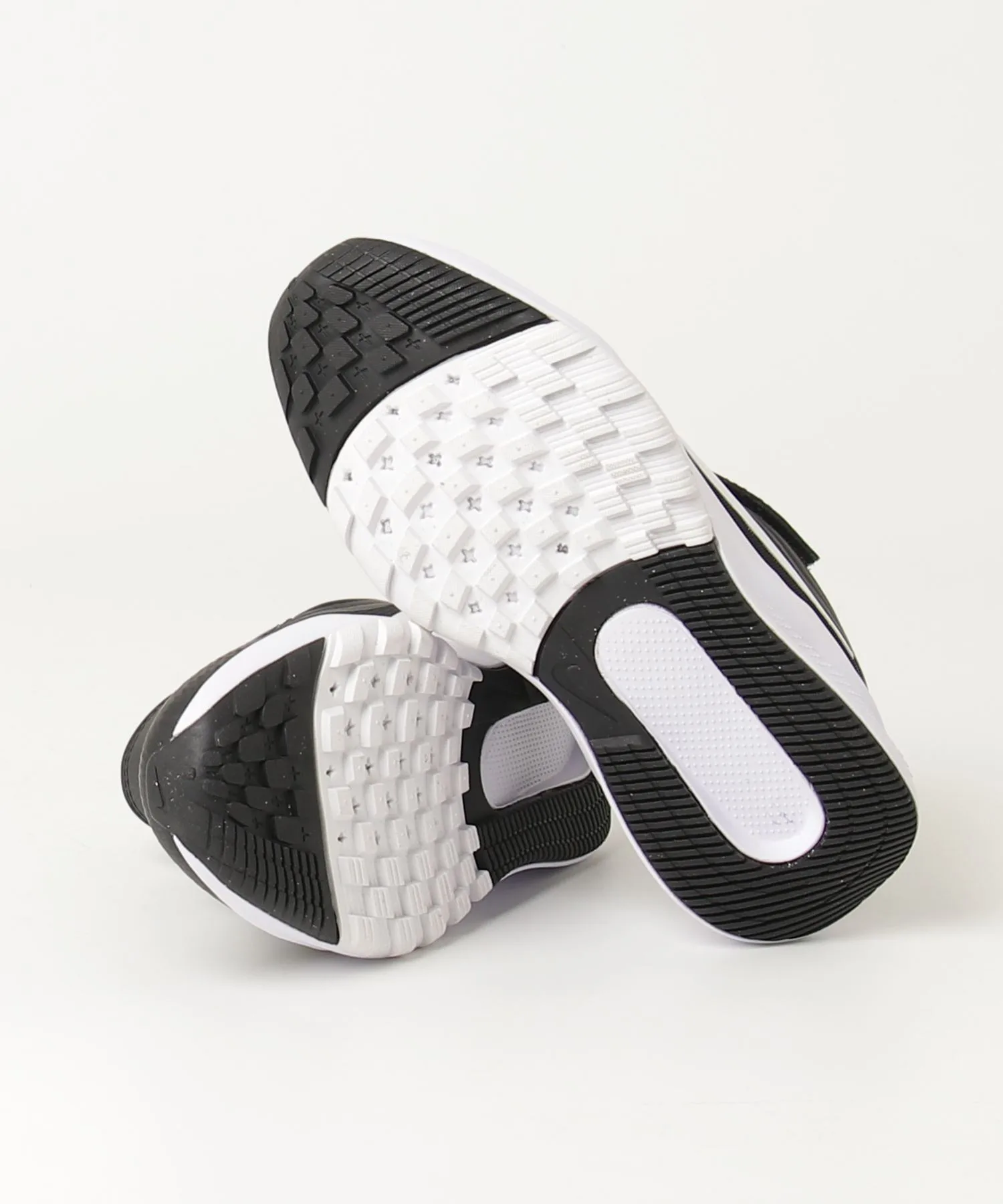 Кроссовки для детей Nike STAR RUNNER 5 PS мягкие чёрно-белые — фото 3