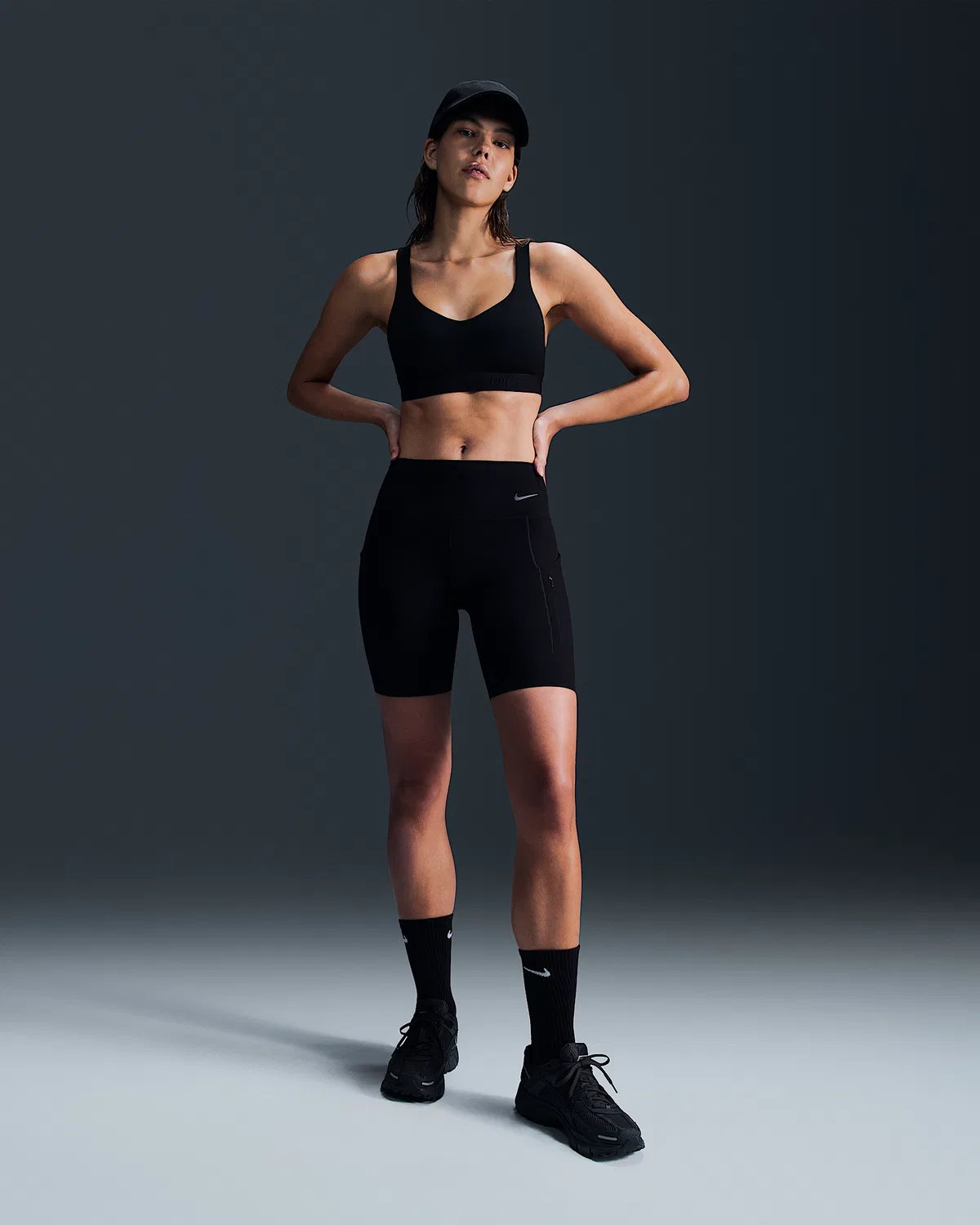 Женский спортивный бюстгальтер Nike Indy High Support с регулировкой и подкладкой, Black/Black/Black — фото 4