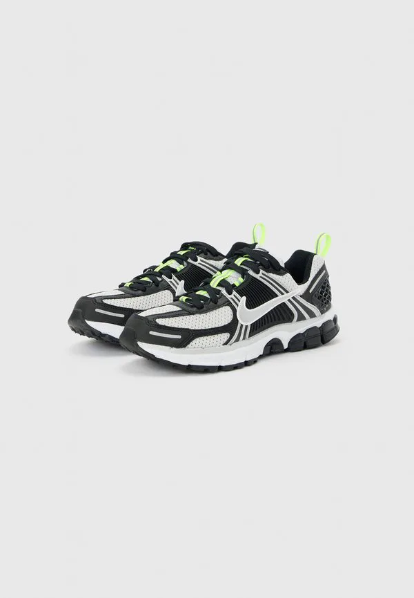 Унисекс кроссовки vomero 5 Nike Sportswear, Black/Metallic Silver-Coloured/Photon Dust/Volt Ice/Anthracite/White — фото 2