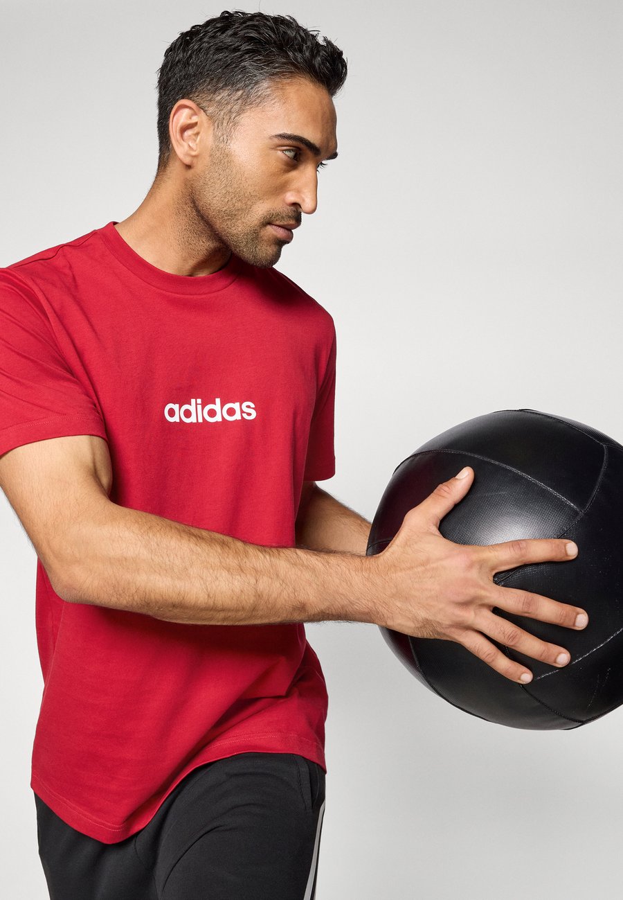Футболка Adidas Sportswear Print T-shirt, Active Maroon/White/Bordeaux — фото 4