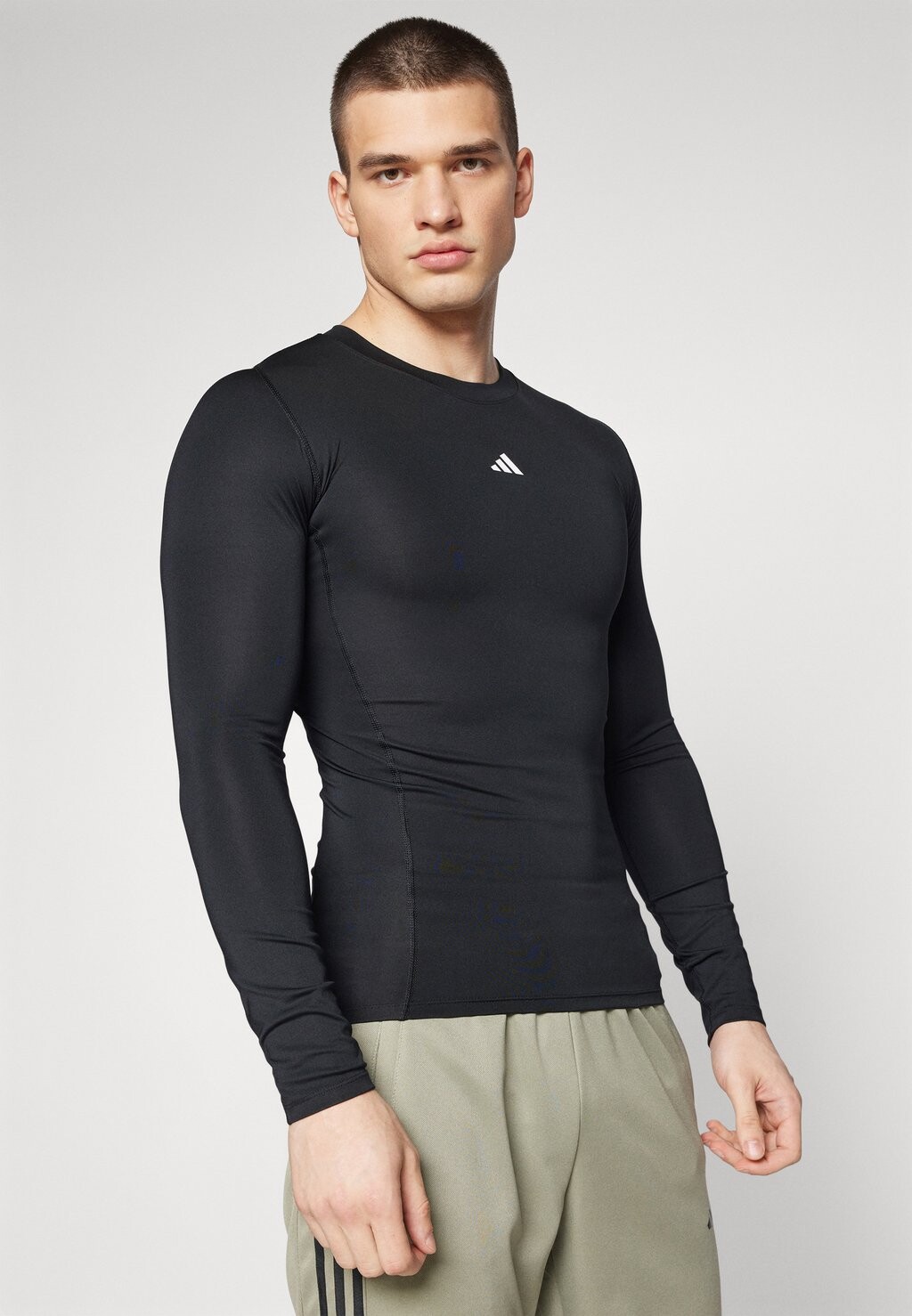 Футболка с длинным рукавом TECHFIT COMPRESSION LONG SLEEVE adidas, черный — фото 3