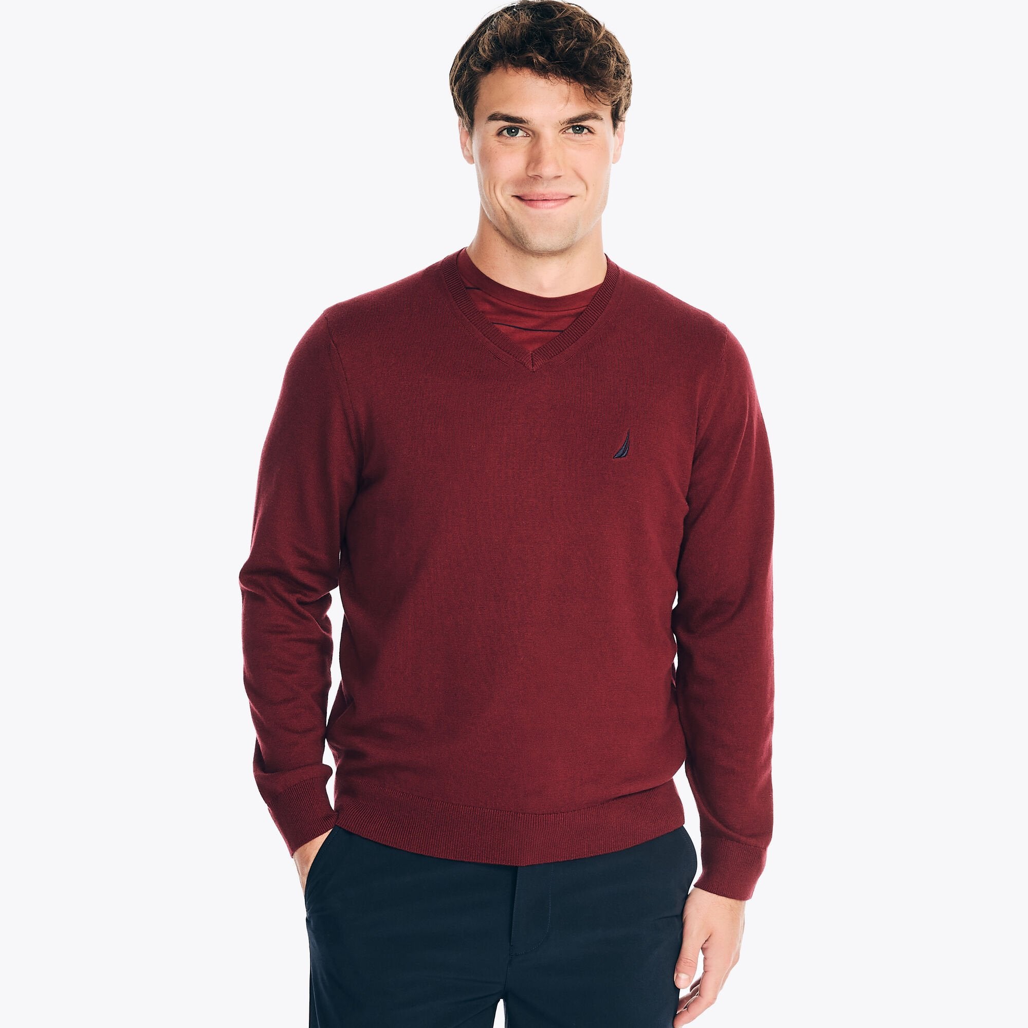 

Nautica Mens Navtech палубный свитер с V-образным вырезом, темно-красный