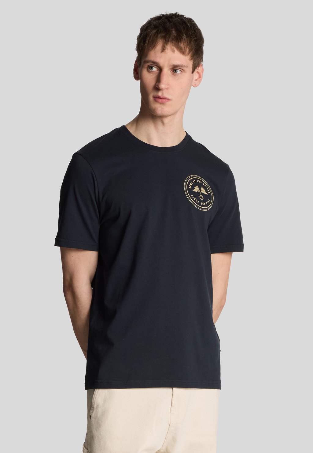 

Футболка с принтом Lyle & Scott, коричневый