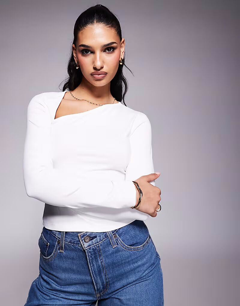 

Облегающий топ с длинными рукавами и вырезом-лодочкой ASOS DESIGN цвета слоновой кости