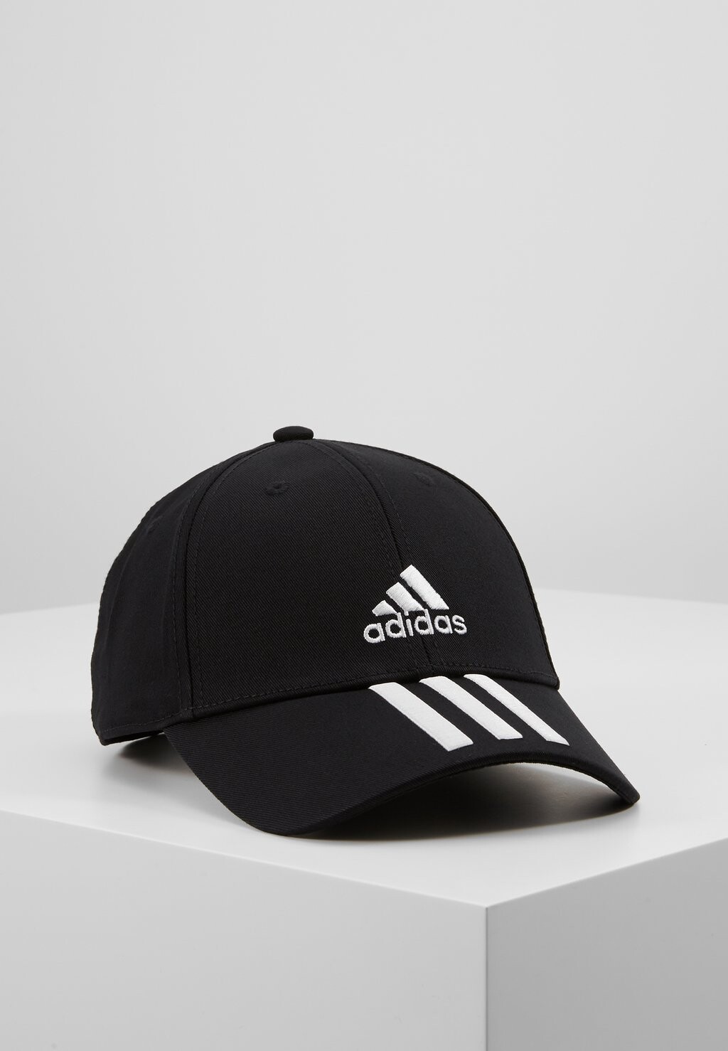 

Бейсболка Adidas