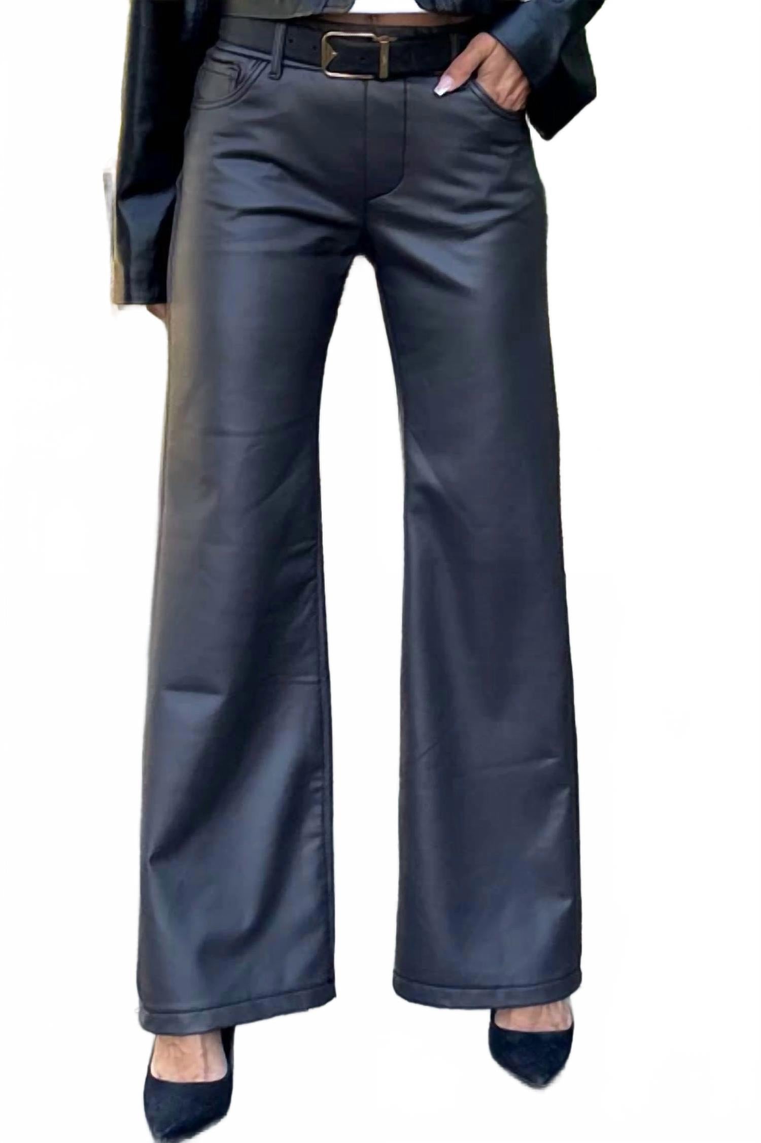 

BEVY FLOG Аманда в темно-сером веганском костюме