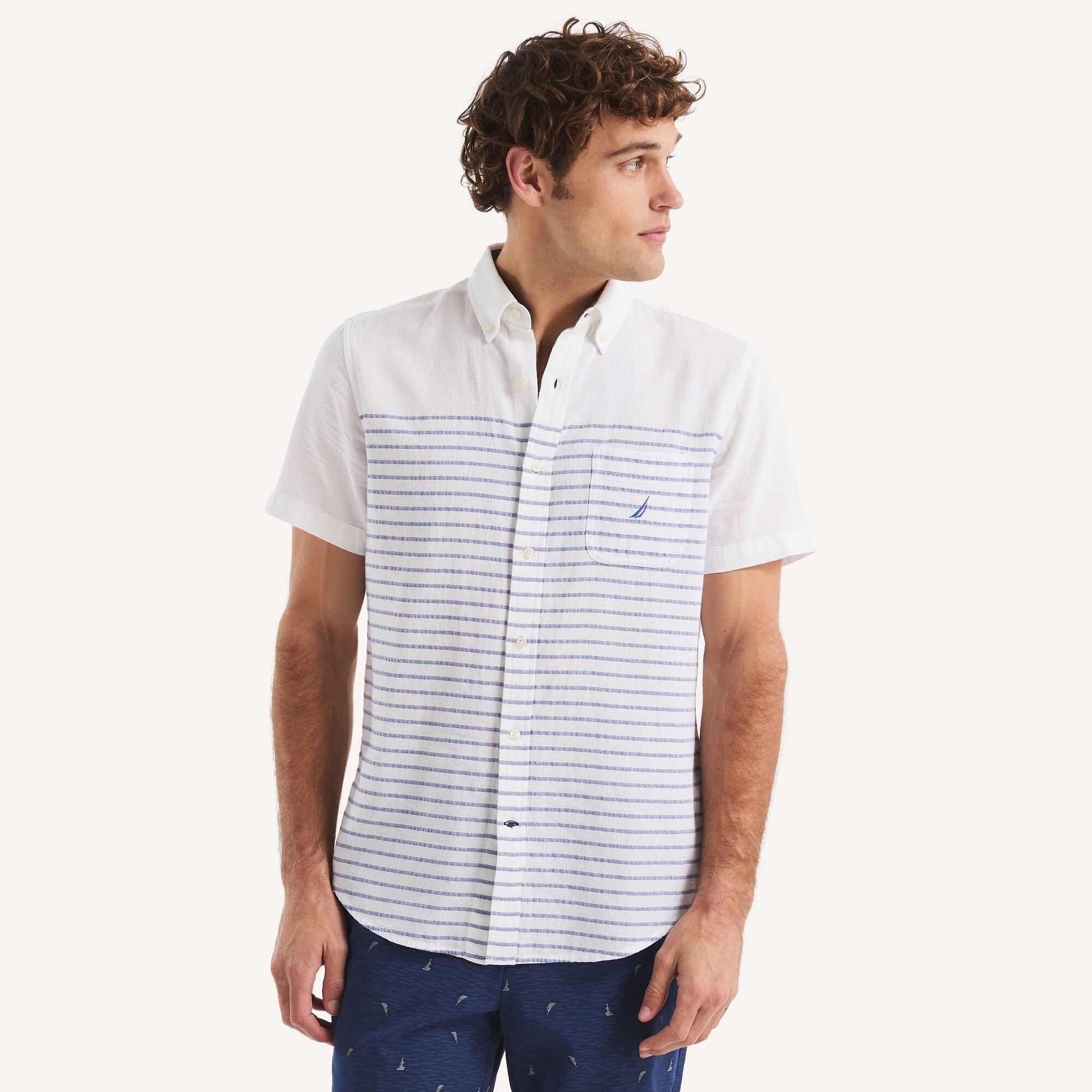 

Мужская полосатая рубашка с коротким рукавом Nautica, цвет bright white