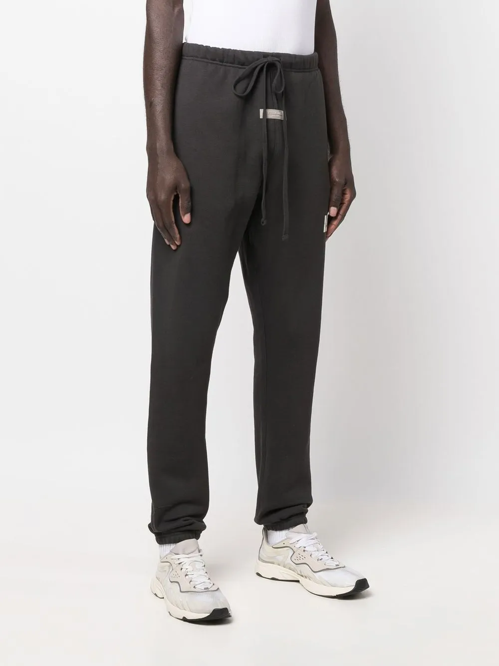 Спортивные брюки кроя слим Fear Of God Essentials, серый — фото 3