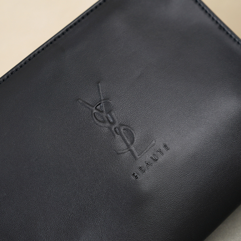SAINT LAURENT Матовый кожаный черный треугольный косметичка Portable — фото 2