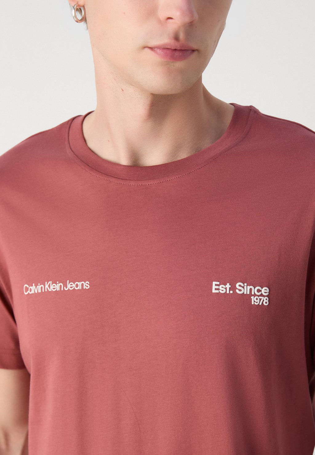 

Принт на футболке 1978 TEE Calvin Klein, красный